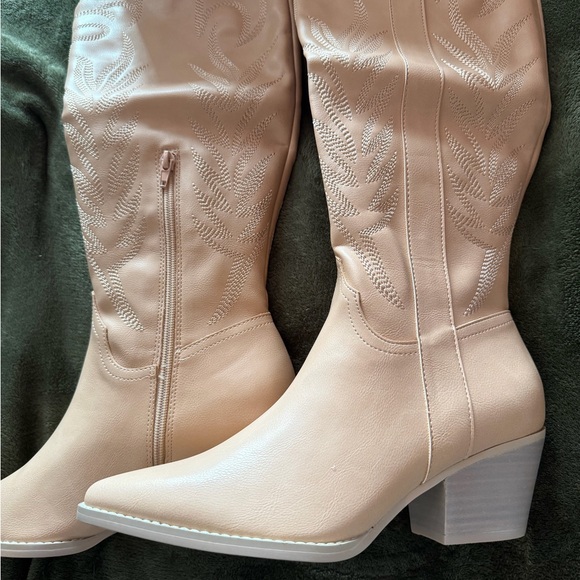 Women's Tan Western Boots - Picture 2 of 6